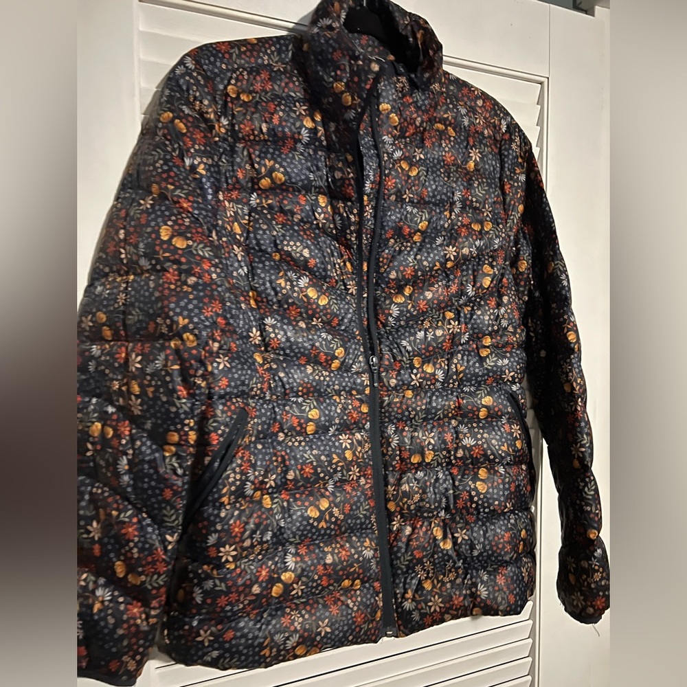 Lands End Women’s puffer. Lightweight, floral print perfect for fall